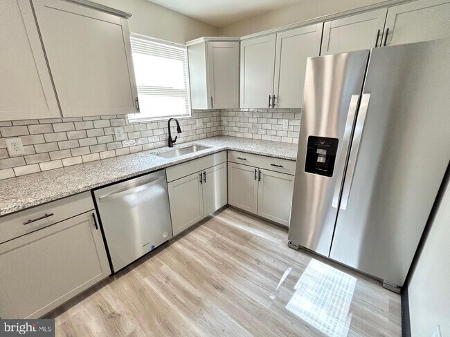 Building Photo - 201 McKinley Ave