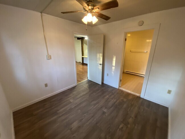 Building Photo - Chestnut Grove Village 11