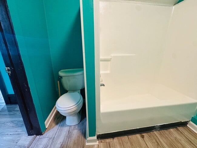 Building Photo - 3621 Sackett Ave