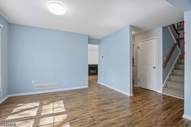 Building Photo - 14 Exeter Rd