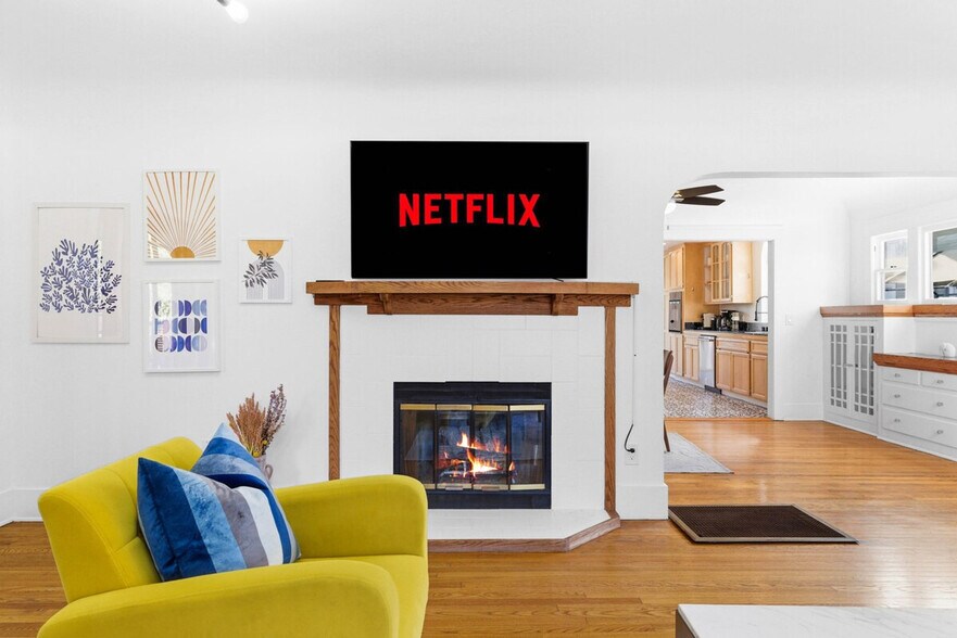 Building Photo - 3407 N Mountain View Dr