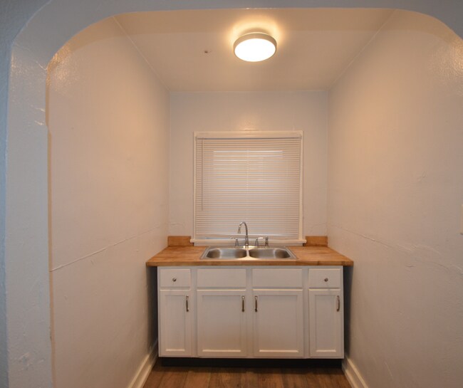 Building Photo - 1120 Lexington Ave