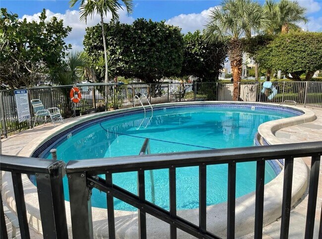 Building Photo - 455 Golden Isles Dr