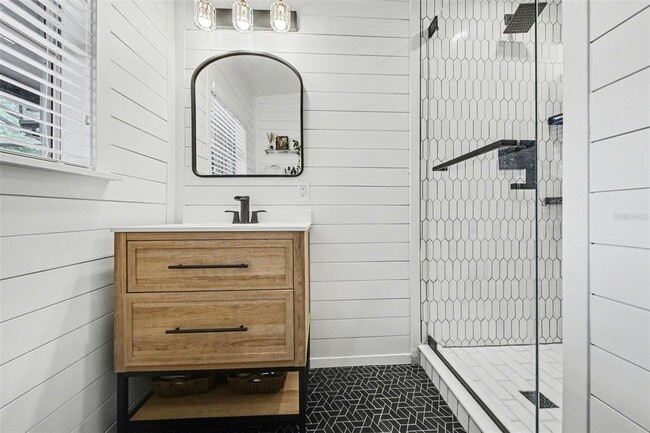 Building Photo - 1026 S Lakemont Ave