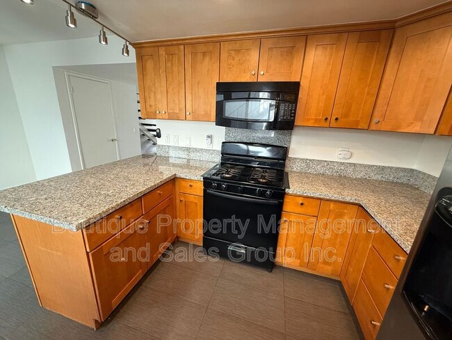 Building Photo - 11086 El Amarillo Ave