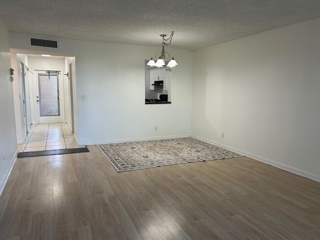 Building Photo - 25 Abbey Ln