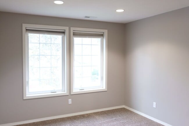 Building Photo - !!!HALF MONTH RENT FREE!!!? Beautifully Updated Home in a Peaceful, Highly Desirable Fisher’s Lan...