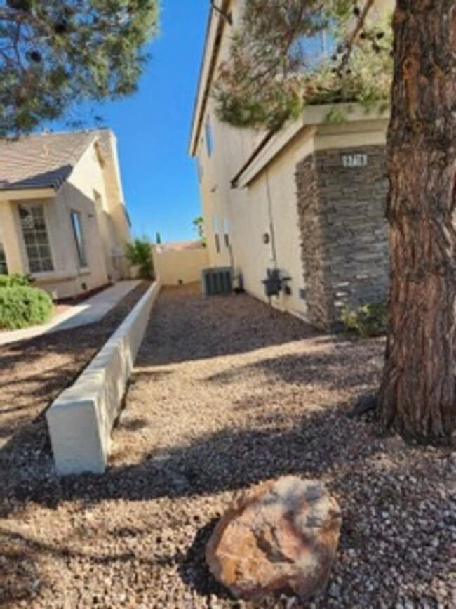 Building Photo - Honey, I’m Home! This Lovely 3 Bedroom, Two-Story Home Is Located In Summerlin.