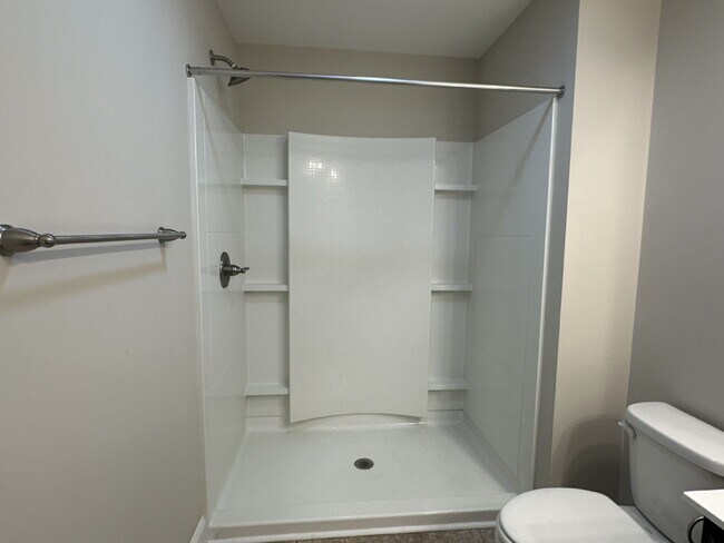 Building Photo - Beautiful 3 Bedroom, 2.5 Bath Home!
