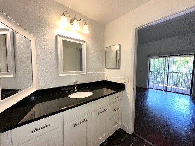 Building Photo - 7767 Sugar Bend Dr