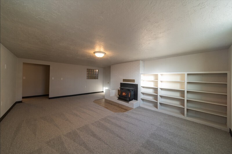 Building Photo - 480 E 200 N