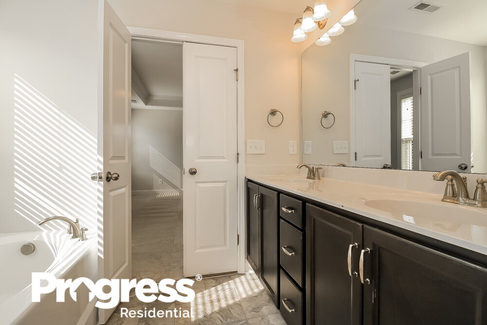 Building Photo - 190 Grey Hawk Dr