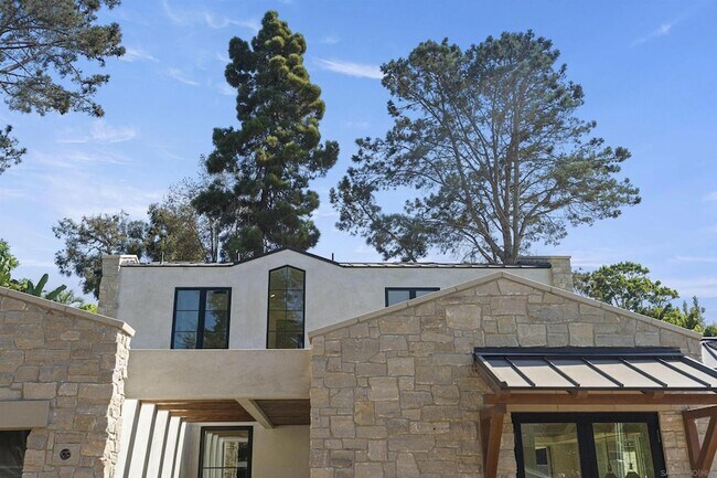 Building Photo - 461 Zuni Dr