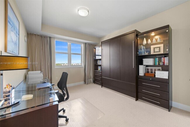 Building Photo - 20000 E Country Club Dr