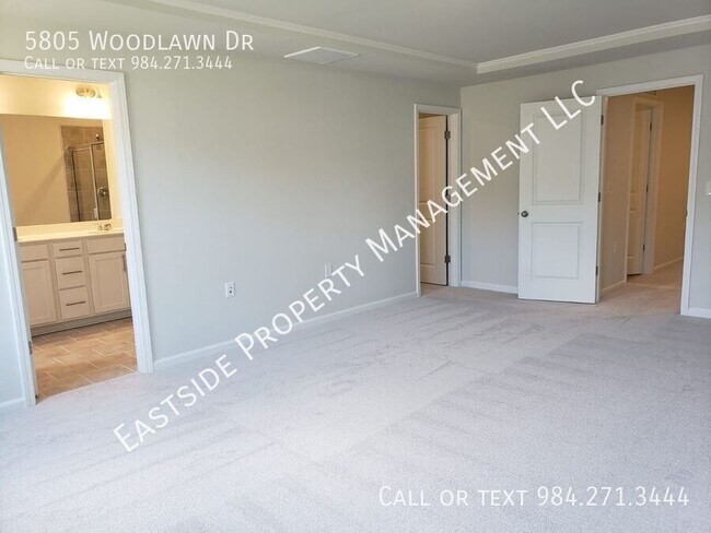 Building Photo - 5805 Woodlawn Dr