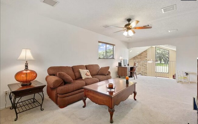 Building Photo - 1512 Woodcreek Dr