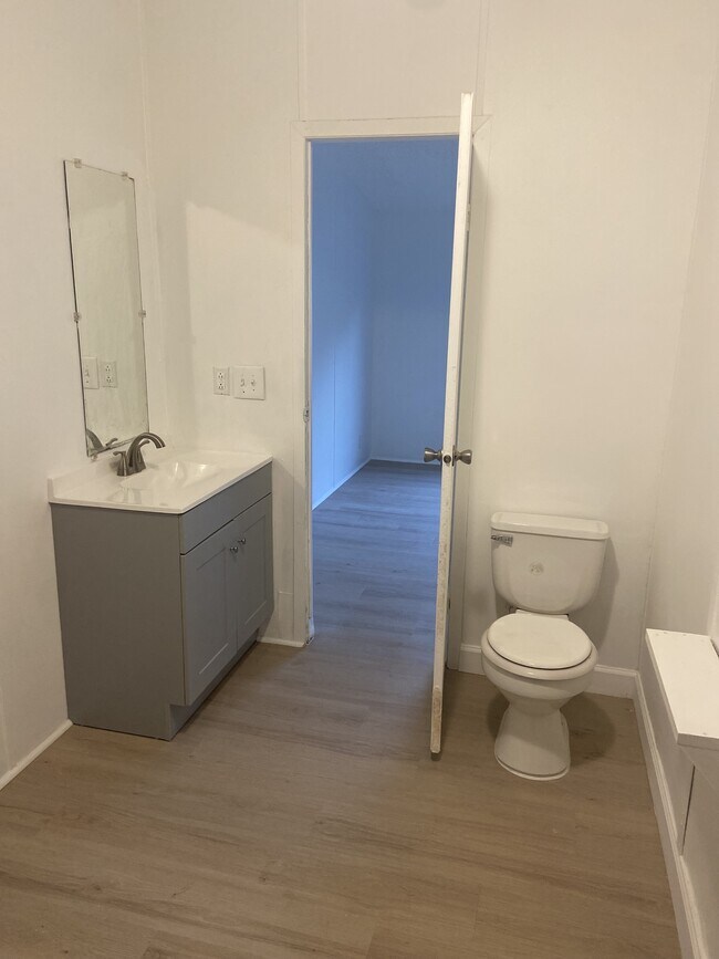 Building Photo - 2279 Sharon St