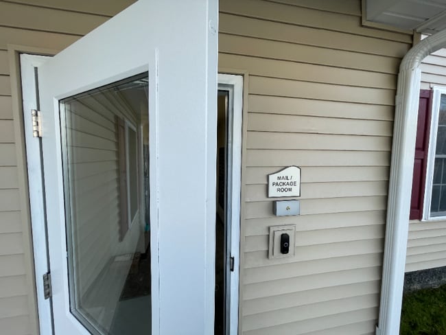 Building Photo - 540 Northend Dr