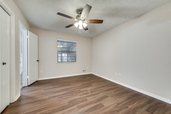 Building Photo - 2240 Babalos Ln