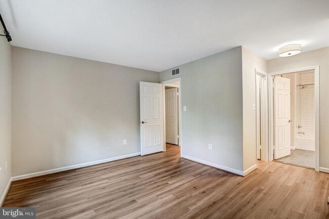 Building Photo - 7729 Inversham Dr