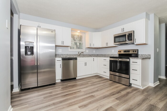 Building Photo - 7847 Kingsgate Way