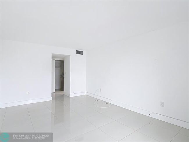 Building Photo - 2801 NE 183rd St