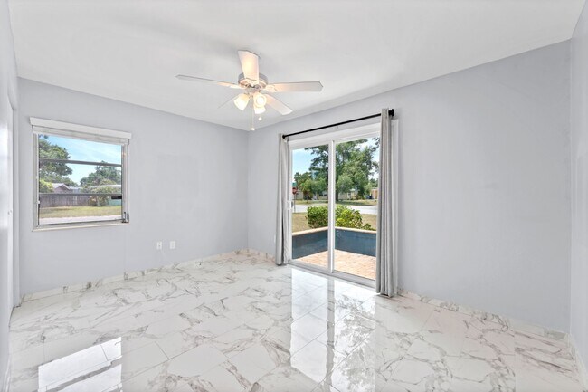 Building Photo - Stunning 3 BR/2 BA home in Heart of St. Pete!