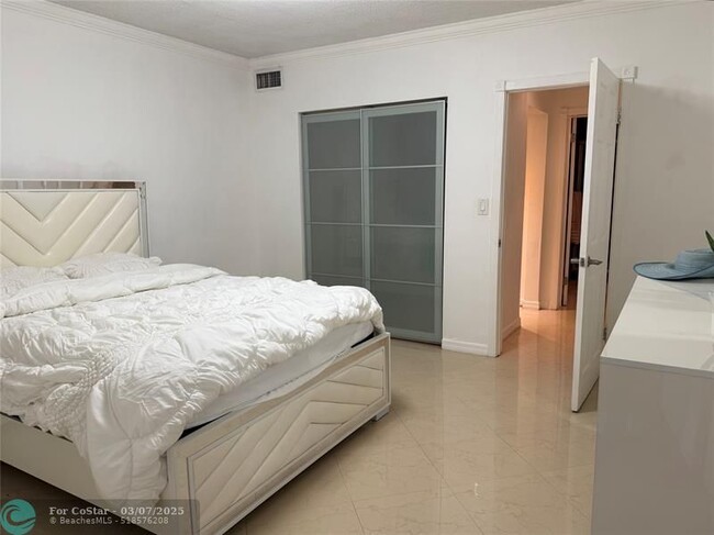 Building Photo - 2600 S Ocean Dr