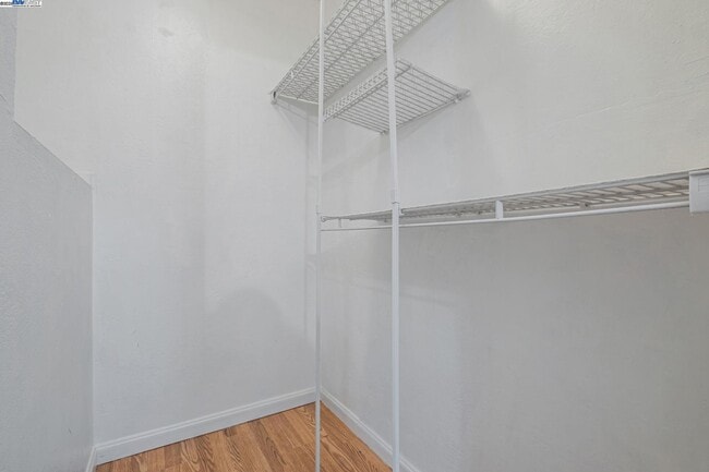 Building Photo - 2141 Swan Ct