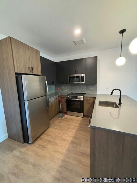 Building Photo - 199 Gardner St