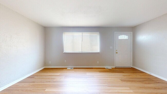 Building Photo - Elyria - fully updated two bedroom townhouse for rent!