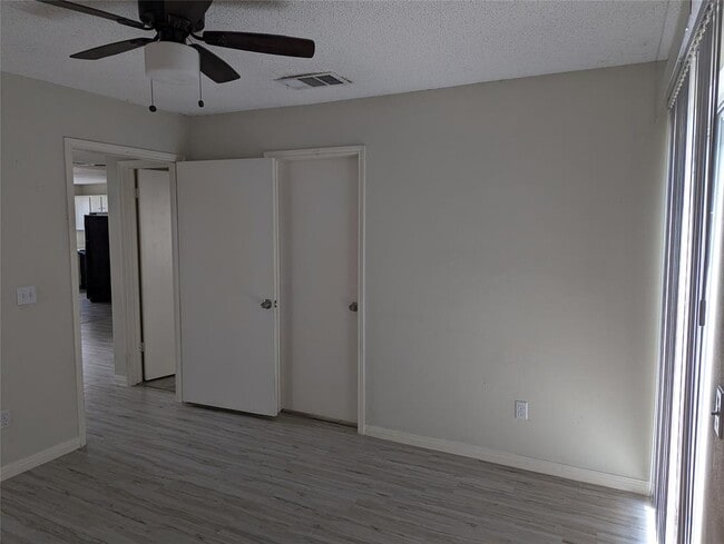 Building Photo - 1504 Windy Park Dr