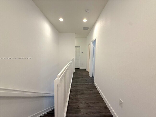 Building Photo - 4228 SW 166th Ct