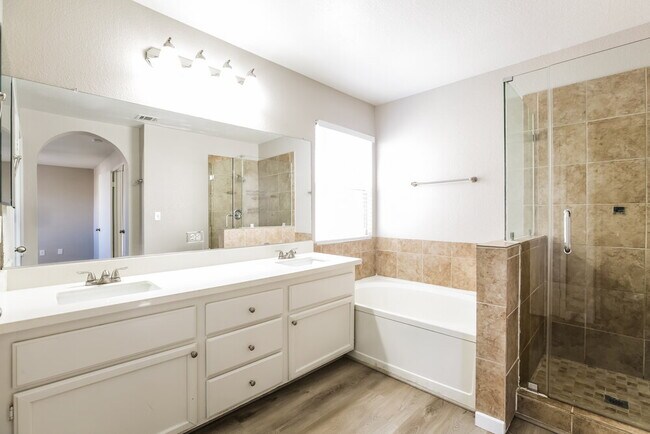 Building Photo - 6373 Rose Tree Ln