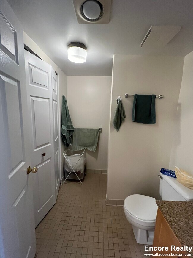 Building Photo - 345 Franklin St