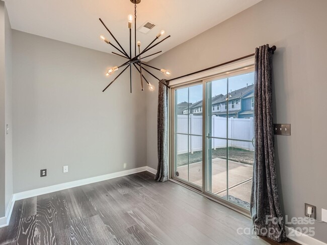 Building Photo - 145 Beacon Dr