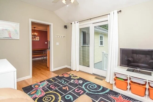 Building Photo - 19 Beatty St