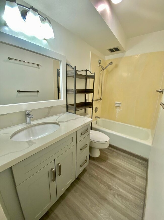 Building Photo - RENOVATED 2 bedroom, 2 bathroom at Waipuna...