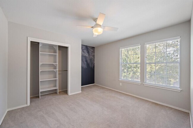 Building Photo - 11814 Bastrop St