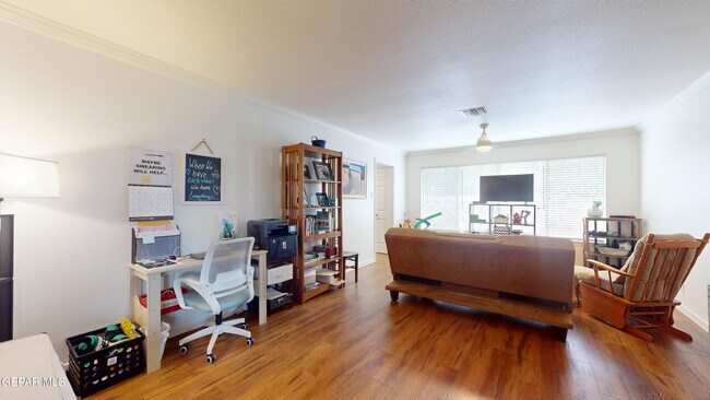 Building Photo - 453 El Camino Dr