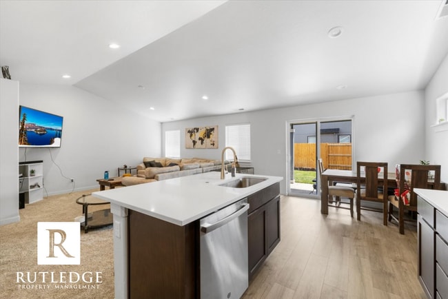 Building Photo - 3 Bedroom 2 Bath Home in Medford!