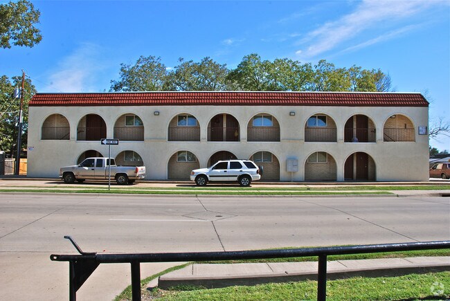 Building Photo - 811 S Mesquite St