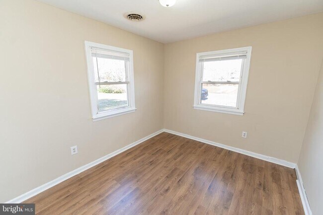 Building Photo - 504 Plover Rd