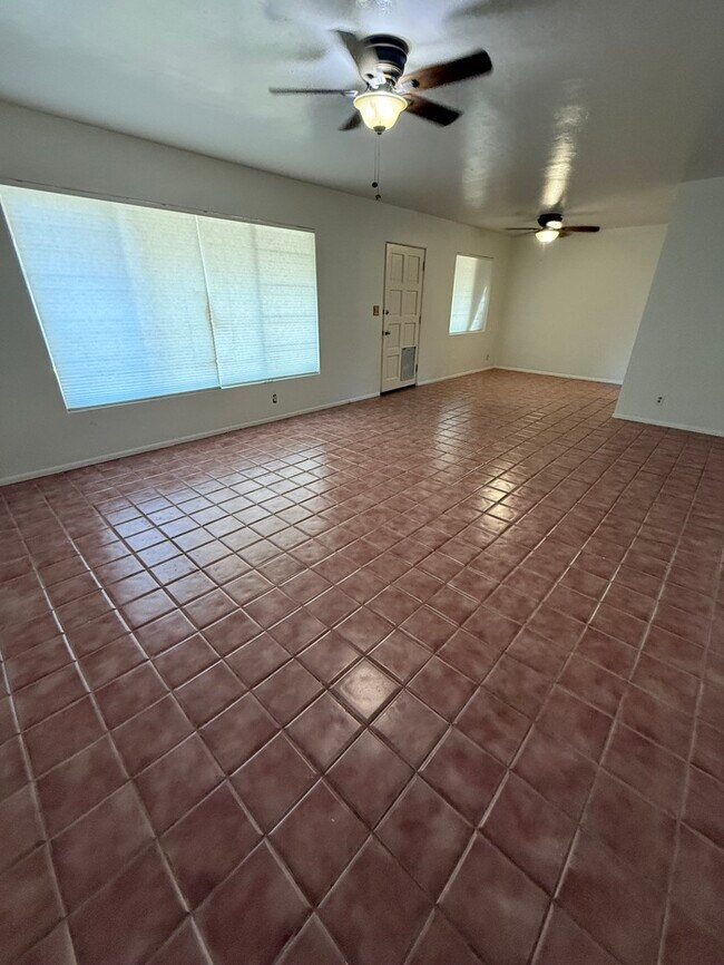 Building Photo - HOUSE FOR RENT