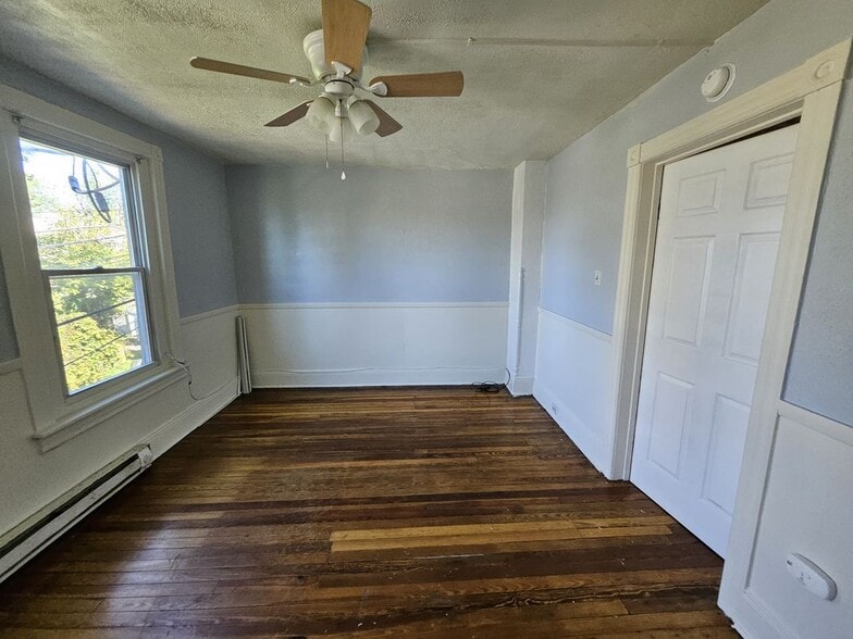 Building Photo - 924 E Morton St