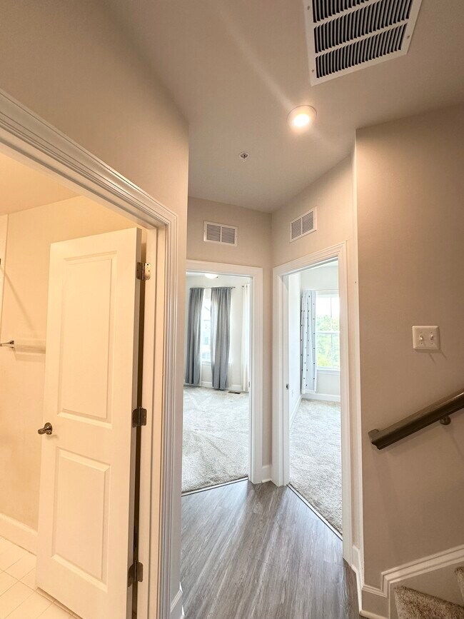 Building Photo - 131 Albany Pl