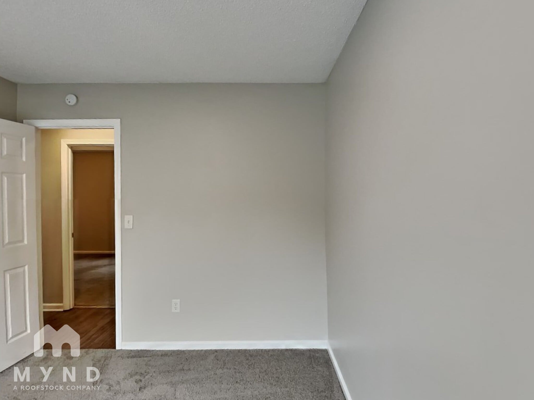 Building Photo - 425 Willow Ln