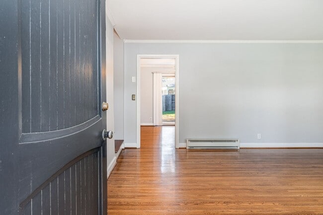 Building Photo - Affordable in Oak Hill/Green Hills - Now Available!