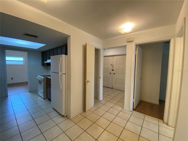 Building Photo - 2084 Ridgelane Rd