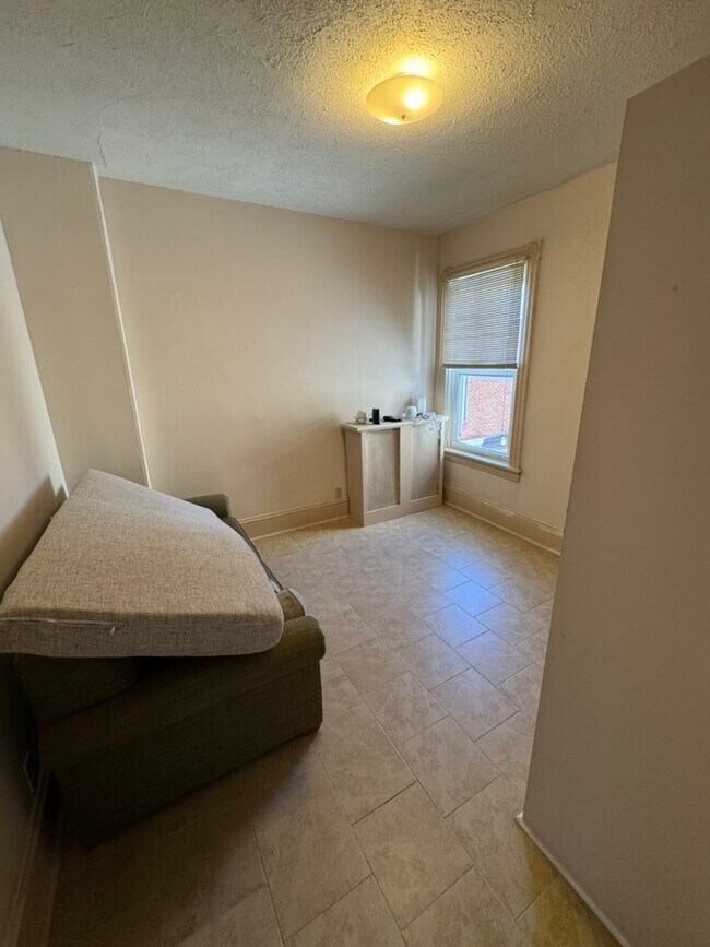 Building Photo - 126 College Ave